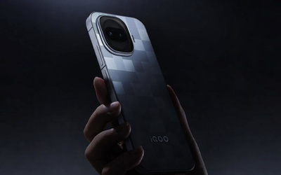 IQOO15R外观公布采用圆矩形相机模组+圆角直边中框